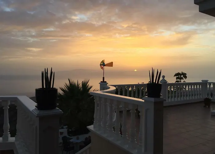 Casantilvia Heated Pool Paradise アデヘ