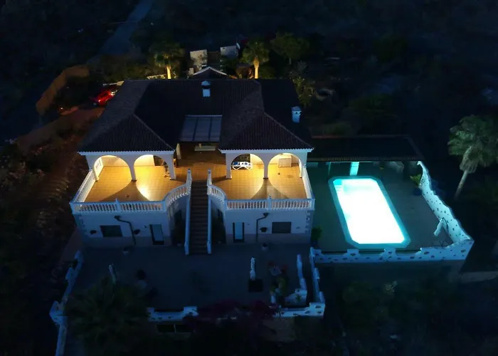 Casantilvia Heated Pool Paradise شقة *